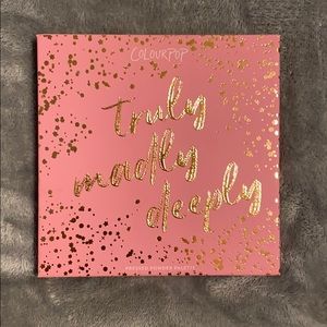 Colourpop eyeshadow pallete